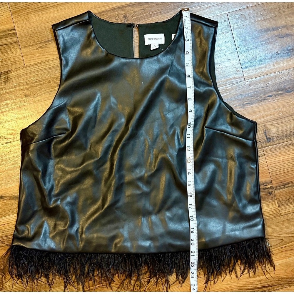 FORCYNTHIA Black Faux Leather Feather Trim Sleeveless Top Size L - Picture 3 of 6